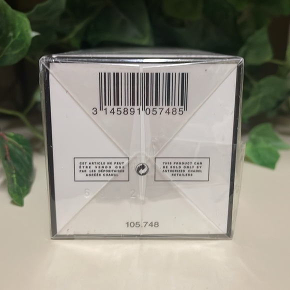 CHANEL No5 Body Lotion Paris 6.8Fl Oz. - Picture 3 of 4